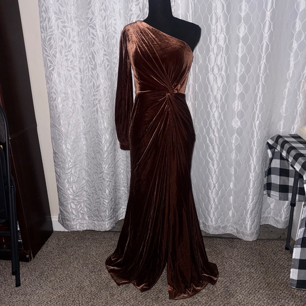 Revelry Brown Velvet One Shoulder Formal Dress Slit Train Size 6 Elegant Gown